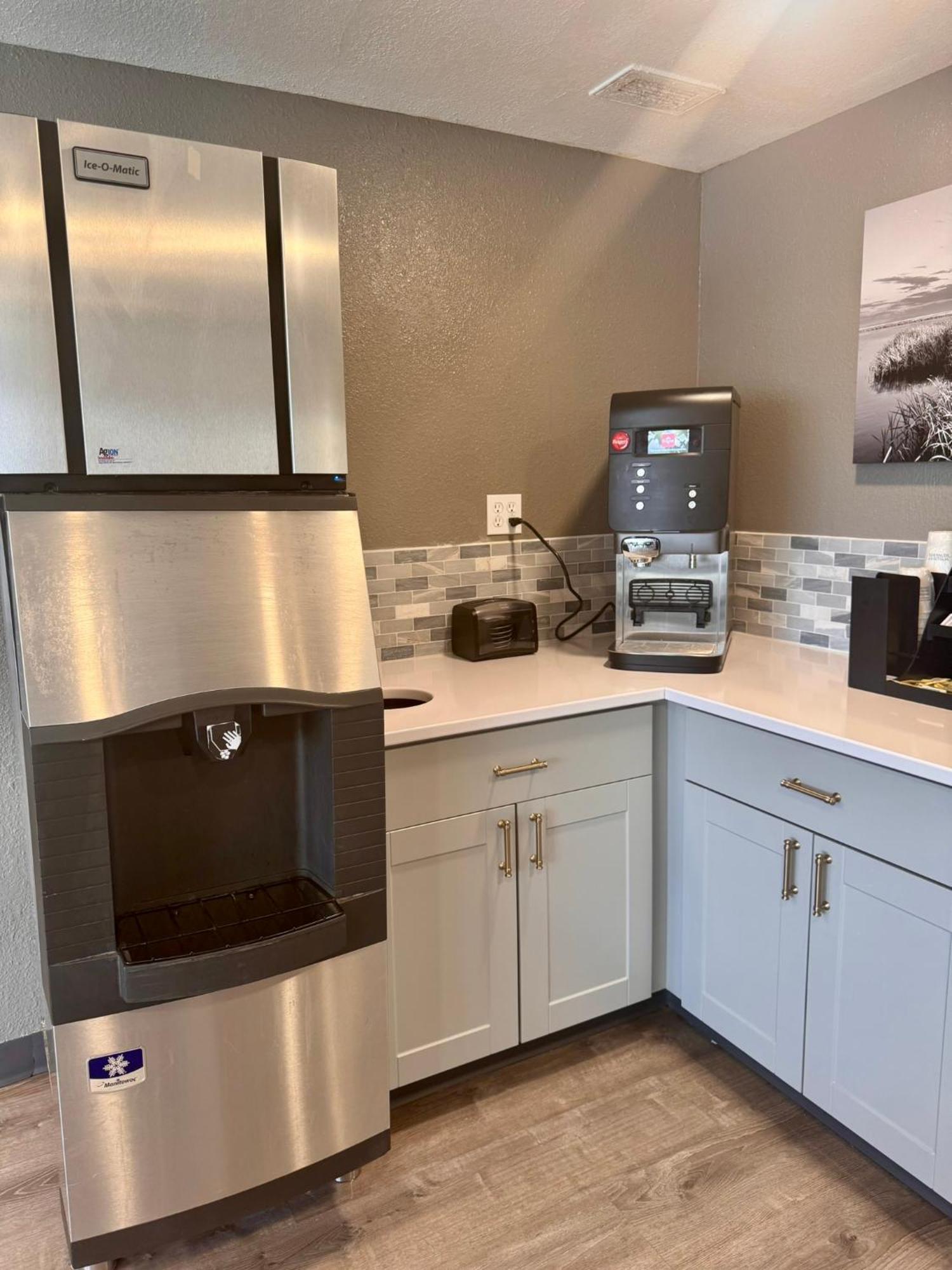 Super 8 By Wyndham Great Falls City Center ภายนอก รูปภาพ