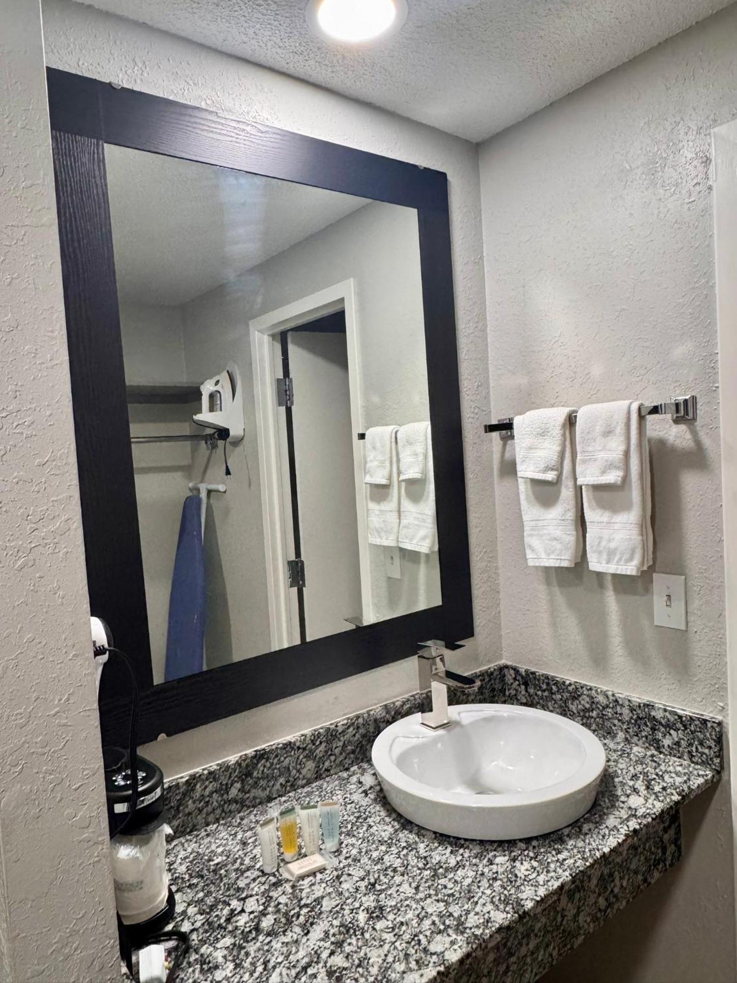 Super 8 By Wyndham Great Falls City Center ภายนอก รูปภาพ